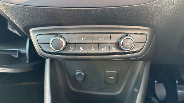 Vauxhall Crossland 1.2 Design 5dr Petrol Hatchback